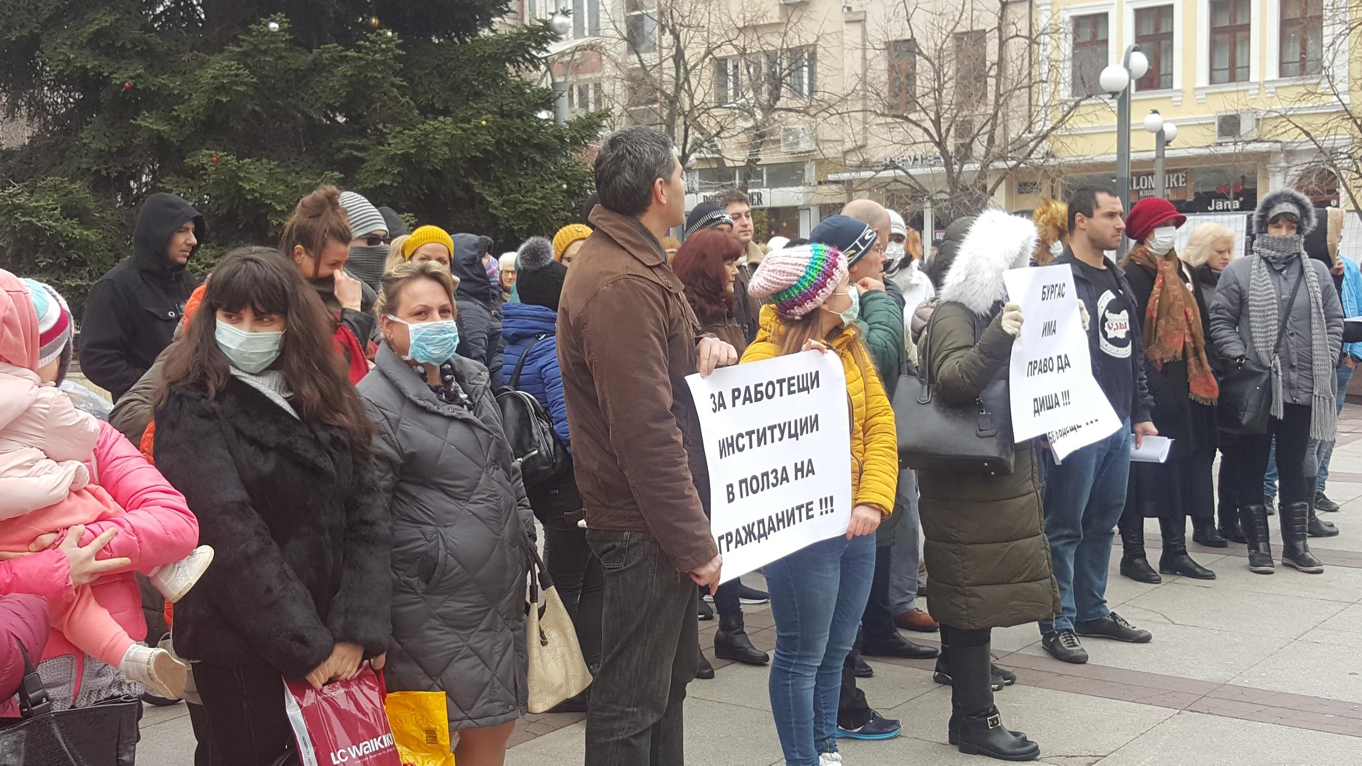 Протестиращите заради мръсния въздух в Бургас: Институциите са корумпирани!...